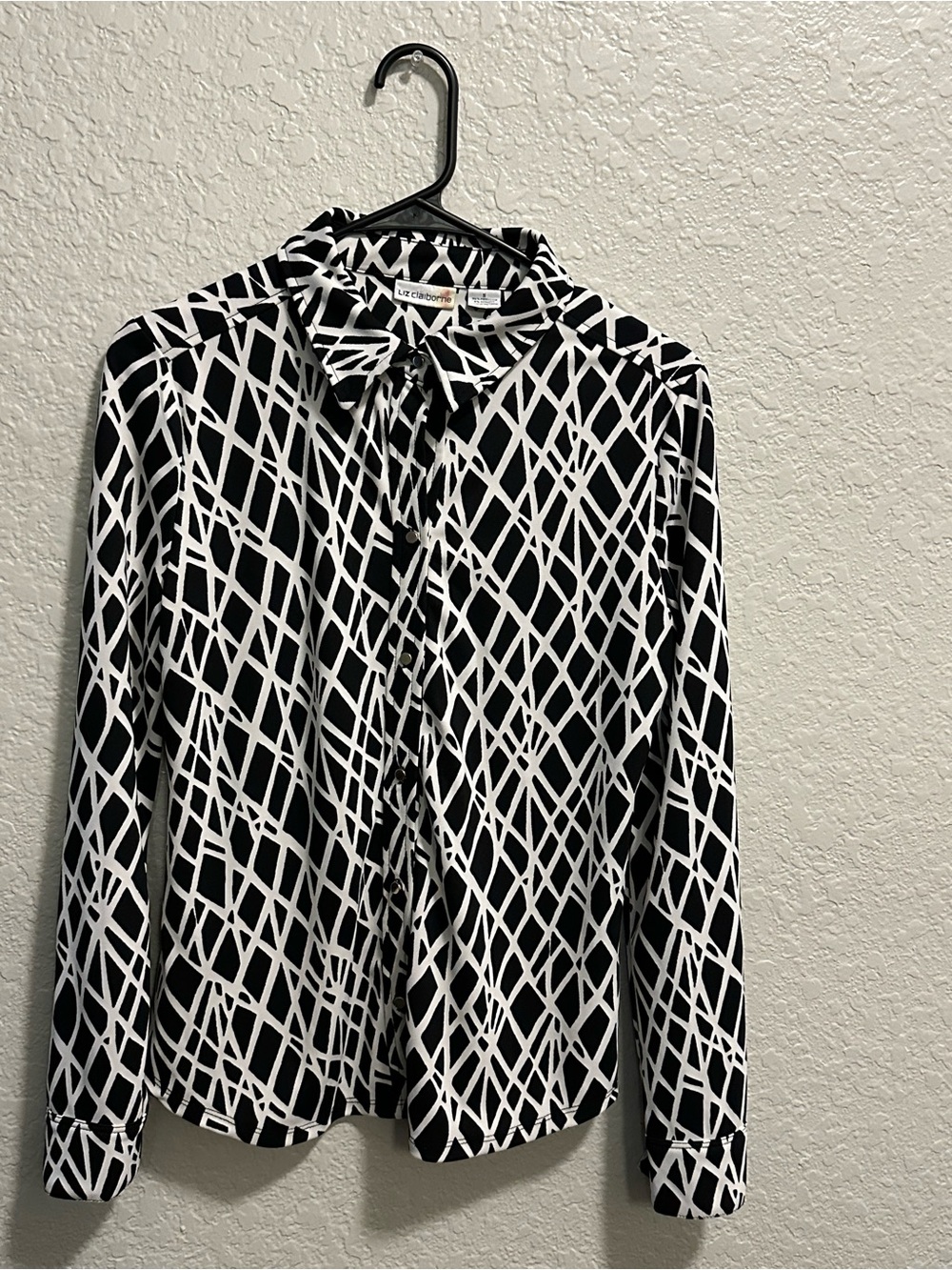 Liz Claiborne Black and White Geometric Button-Down Top